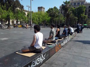 Dojo Zen | Budismo Zen en Barcelona | Acció Zen a la Plaça de la Universitat